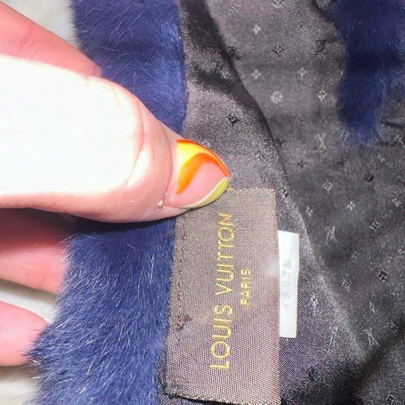 LOUIS VUITTON Rex Rabbit Echarp Rainbow Stripe Fur Muffler M70464 Navy - Picture 5 of 6